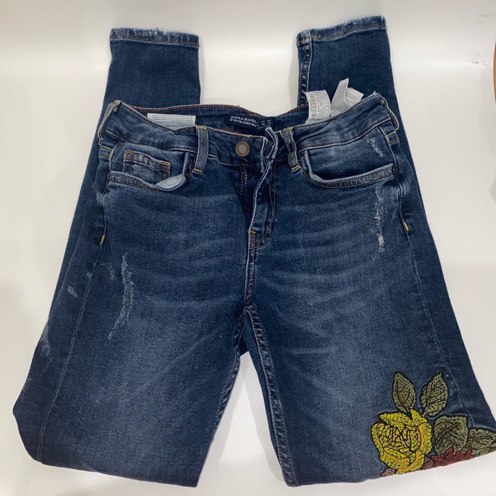 Zara Basic Dark-Wash with Floral Embroidery Distressed Jeans